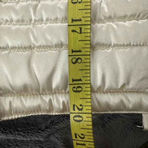 Vintage 80s BECONTA Womens Puffer Vest Cream Satin Outdoor Retro Snap Close | 10 - Picture 13 of 13
